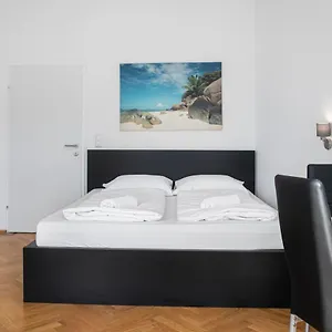 https://superb-7br-shared-apartment-near-hauptbahnhof.vienna-besthotels.com